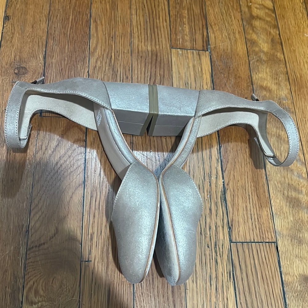 Eileen Fisher Indi Pump Platinum Size 7 Leather Block Heel Ankle Strap - Picture 7 of 10